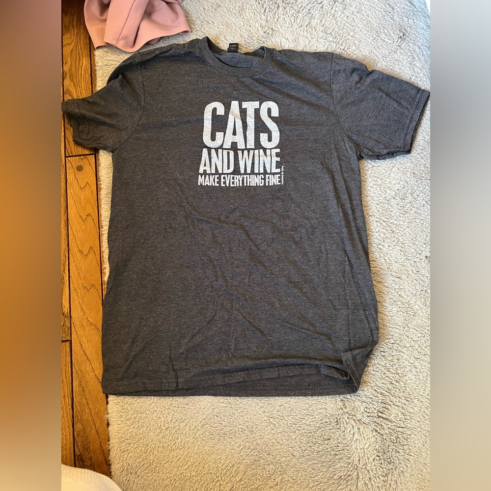 Graphic Gray Gildan T-shirt